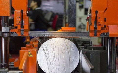 龙胜立式金属带锯床切削出现跑带故障解决方法! 龙胜立式金属带锯床切削出现跑带故障解决方法!